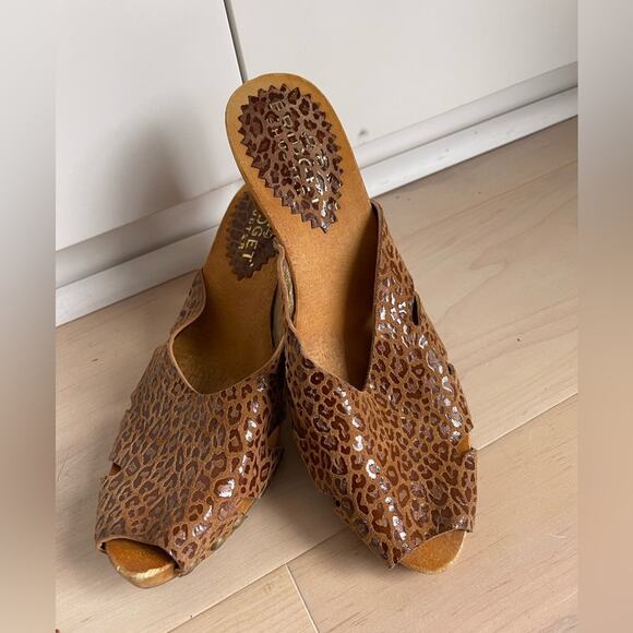 Vintage 90s Bridget Shuster Animal Print Wooden Heels Size 6.5 Pin up Retro - Picture 3 of 7
